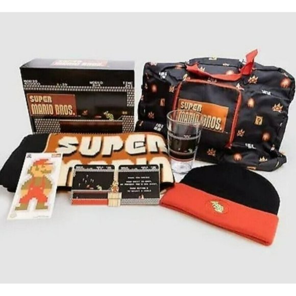 Nintendo Super Mario Retro Gamers Collector Box 7 Exclusive Pieces - Picture 1 of 11